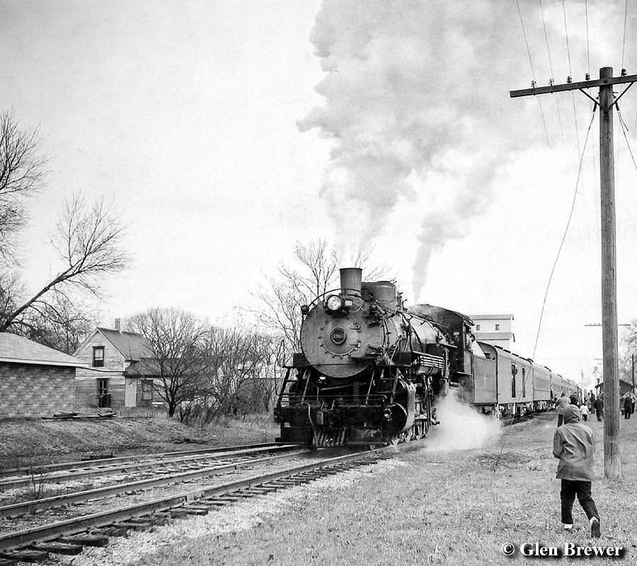 http://railroadglorydays.com/Burlington4960/CB&Q4960007.jpg